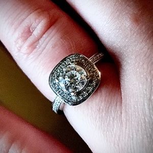 Diamond engagement ring